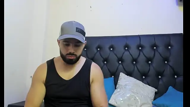 Snapshot of mikeblaree chatting on 19, 2, 2025 mikeblaree online show from 19, 2, 2025