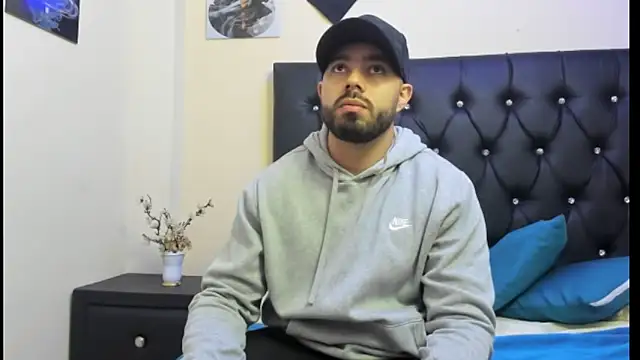 Snapshot of mikeblaree chatting on 28, 2, 2025 mikeblaree online show from 28, 2, 2025