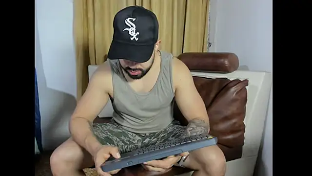 Snapshot of mikeblaree chatting on 17, 10, 2025 mikeblaree online show from 17, 10, 2025