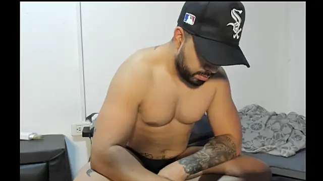 Snapshot of mikeblaree chatting on 20, 10, 2025 mikeblaree online show from 20, 10, 2025