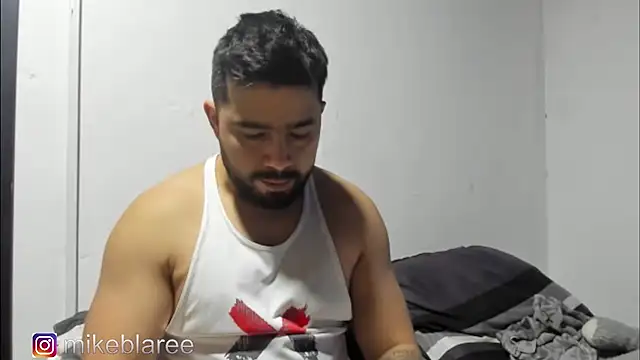 Snapshot of mikeblaree chatting on 28, 10, 2025 mikeblaree online show from 28, 10, 2025