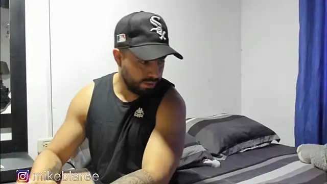 Snapshot of mikeblaree chatting on 29, 10, 2025 mikeblaree online show from 29, 10, 2025