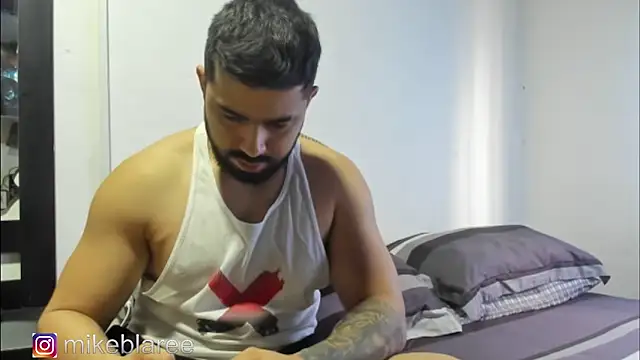 Snapshot of mikeblaree chatting on 31, 10, 2025 mikeblaree online show from 31, 10, 2025