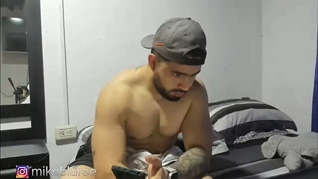 Snapshot of mikeblaree chatting on 1, 11, 2025 mikeblaree online show from 1, 11, 2025