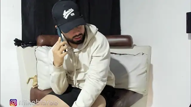 Snapshot of mikeblaree chatting on 5, 11, 2025 mikeblaree online show from 5, 11, 2025