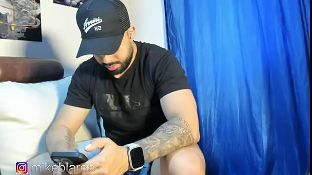 Snapshot of mikeblaree chatting on 3, 12, 2025 mikeblaree online show from 3, 12, 2025