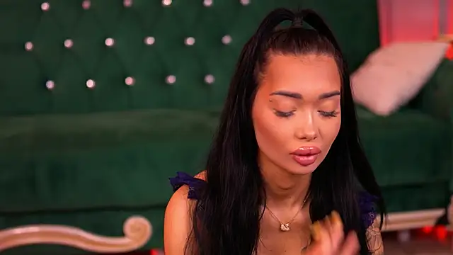 Snapshot of SashaFerrera chatting on 5, 3, 2025 SashaFerrera online show from 5, 3, 2025