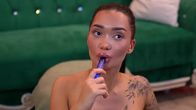 Snapshot of SashaFerrera chatting on 7, 3, 2025 SashaFerrera online show from 7, 3, 2025