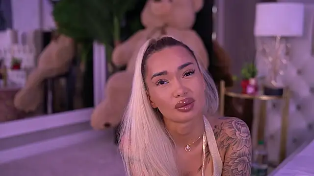 Snapshot of SashaFerrera chatting on 11, 9, 2025 SashaFerrera online show from 11, 9, 2025