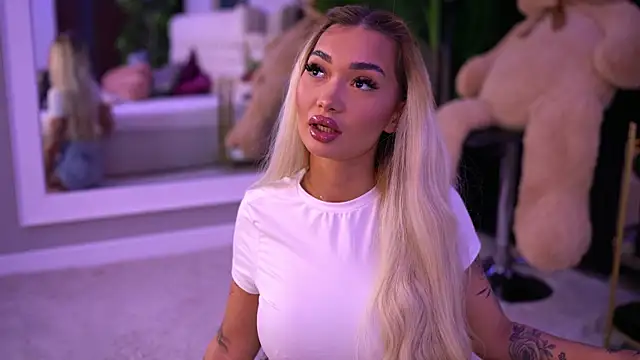 Snapshot of SashaFerrera chatting on 19, 9, 2025 SashaFerrera online show from 19, 9, 2025