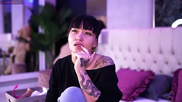 Snapshot of SashaFerrera chatting on 28, 10, 2025 SashaFerrera online show from 28, 10, 2025