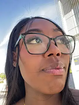 Snapshot of ThianaLopez chatting on 24, 9, 2025 ThianaLopez online show from 24, 9, 2025