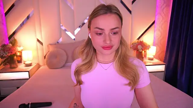 Snapshot of LindsieGreyy chatting on 3, 5, 2026 LindsieGreyy online show from 3, 5, 2026