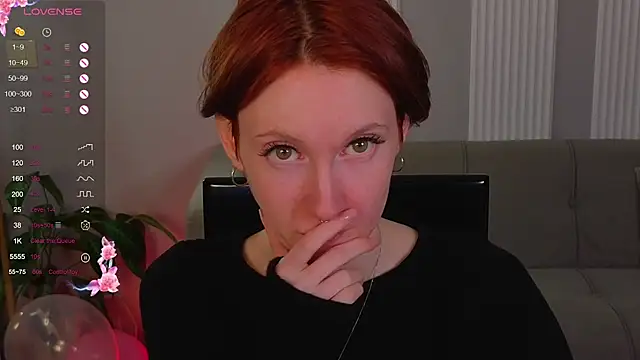 Snapshot of JoYung chatting on 12, 9, 2025 JoYung online show from 12, 9, 2025