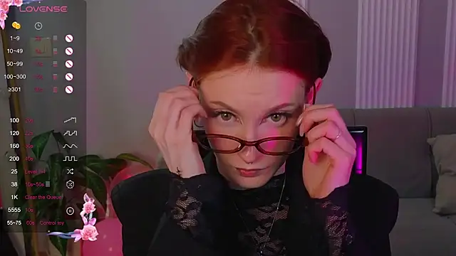 Snapshot of JoYung chatting on 12, 9, 2025 JoYung online show from 12, 9, 2025