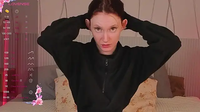 Snapshot of JoYung chatting on 12, 10, 2025 JoYung online show from 12, 10, 2025