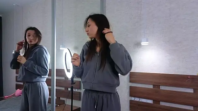 ColleenCox online show from 19, 2, 2025