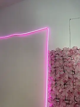 Snapshot of Lynda_Bonnie chatting on 18, 4, 2026 Lynda Bonnie online show from 18, 4, 2026