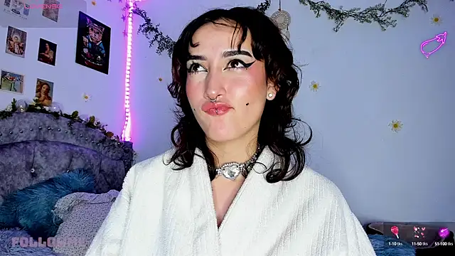 Snapshot of roxxystar_ chatting on 7, 3, 2025 roxxystar online show from 7, 3, 2025