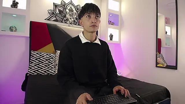 MaikyCooper online show from 9, 3, 2025