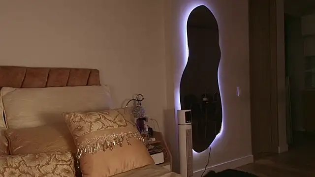 Samantha blaree  online show from 23, 12, 2025