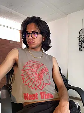 Snapshot of shadowsofgarden chatting on 9, 3, 2025 shadowsofgarden online show from 9, 3, 2025