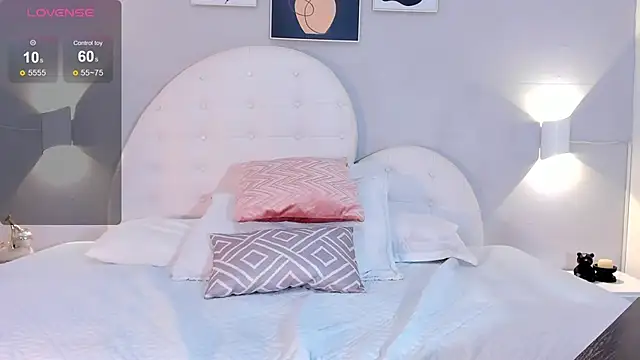 Snapshot of crisdegli_ chatting on 5, 3, 2025 crisdegli online show from 5, 3, 2025