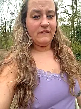 Snapshot of justtess chatting on 9, 4, 2026 justtess online show from 9, 4, 2026