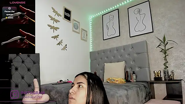 Snapshot of crystal_beennz chatting on 1, 12, 2025 crystal beennz online show from 1, 12, 2025