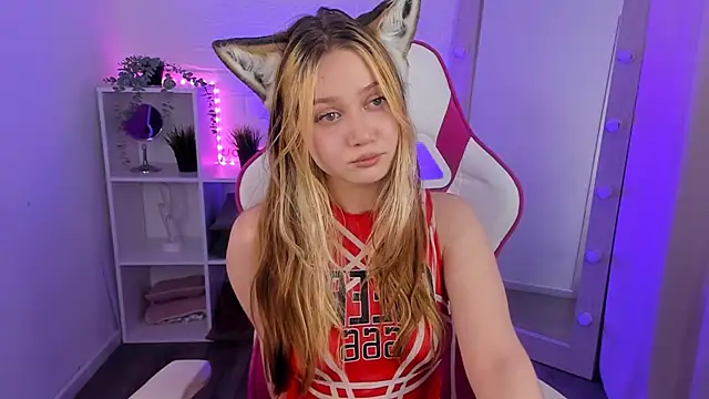 Snapshot of SweetieAngela chatting on 19, 10, 2025 SweetieAngela online show from 19, 10, 2025