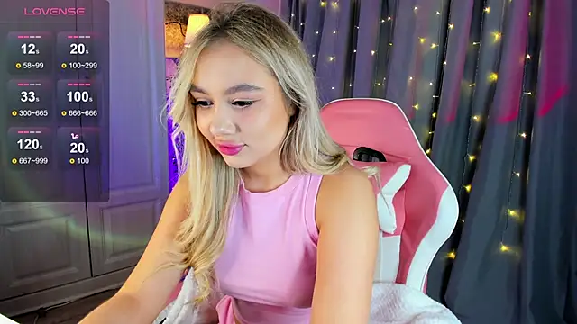 Snapshot of _Loneve__ chatting on 6, 3, 2025  Loneve   online show from 6, 3, 2025