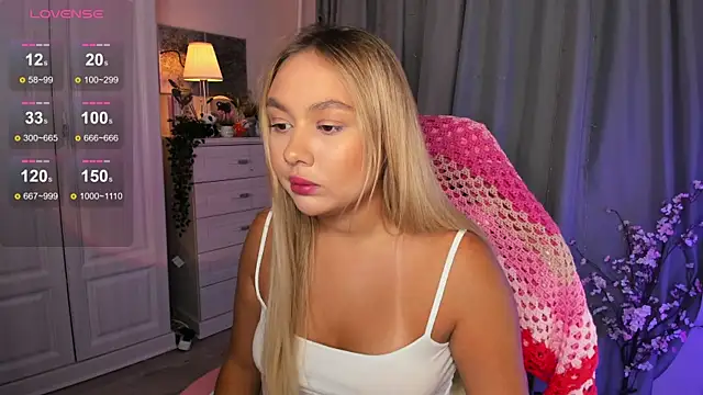 Snapshot of _Loneve__ chatting on 10, 10, 2025  Loneve   online show from 10, 10, 2025