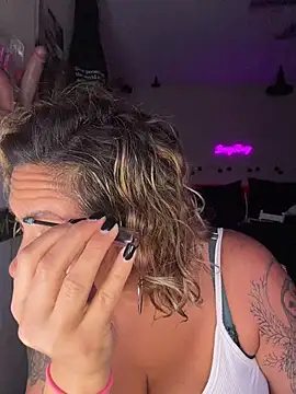 bossyroxy84 online show from 8, 11, 2025