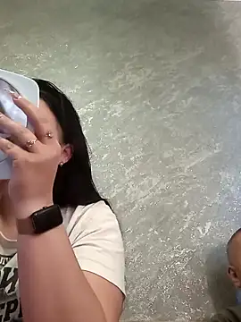 Snapshot of Greta_Tamar chatting on 5, 12, 2025 Greta Tamar online show from 5, 12, 2025