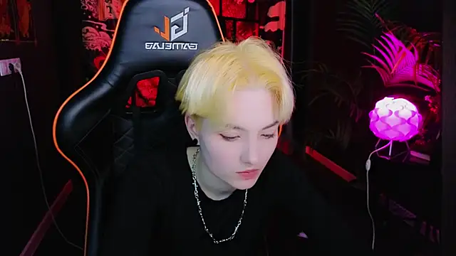 Akemi Sora  online show from 7, 3, 2025