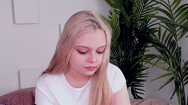 Snapshot of CLAIRE_VOGT chatting on 5, 3, 2025 CLAIRE VOGT online show from 5, 3, 2025