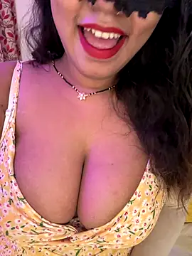 Snapshot of WifyHubby_38 chatting on 11, 10, 2025 WifyHubby 38 online show from 11, 10, 2025