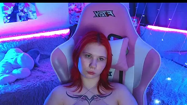 Little kitsune1707 online show from 13, 3, 2025