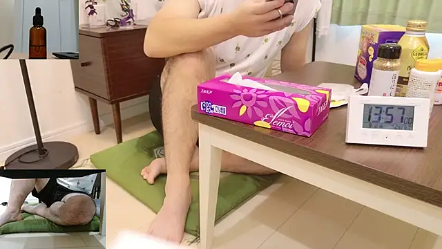 Snapshot of YARASERO-kun chatting on 12, 9, 2025 YARASERO-kun online show from 12, 9, 2025