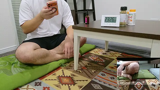 Snapshot of YARASERO-kun chatting on 5, 10, 2025 YARASERO-kun online show from 5, 10, 2025