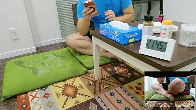 Snapshot of YARASERO-kun chatting on 7, 10, 2025 YARASERO-kun online show from 7, 10, 2025