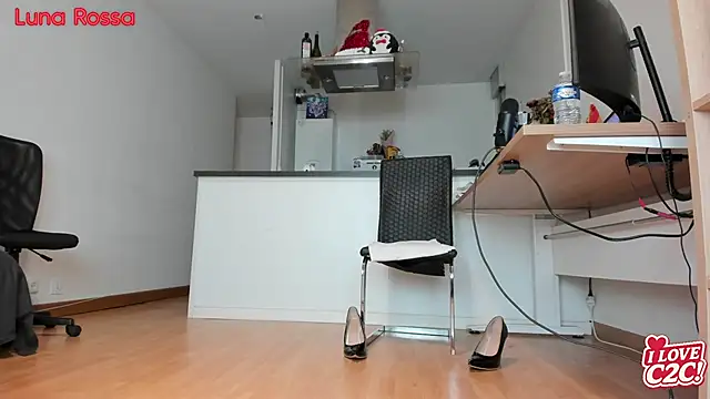 Snapshot of LunaRossaCam chatting on 12, 2, 2026 LunaRossaCam online show from 12, 2, 2026