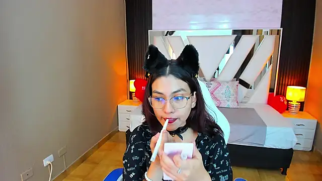 Cristin Petite online show from 17, 2, 2025
