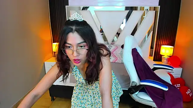 Cristin Petite online show from 18, 2, 2025