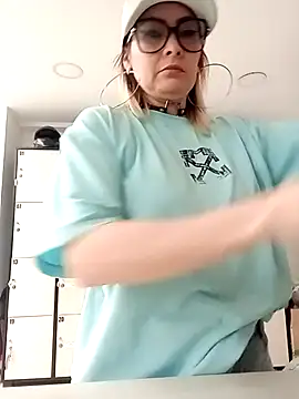 Snapshot of CandieGilson__ chatting on 13, 10, 2025 CandieGilson   online show from 13, 10, 2025