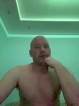 Krzysiekg123 online show from 4, 2, 2026