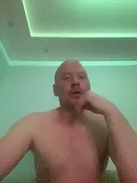 Krzysiekg123 online show from 8, 2, 2026