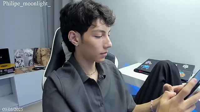 philipe moonlight  online show from 10, 3, 2025