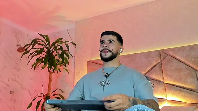 Snapshot of DickGriffith_ chatting on 28, 9, 2025 DickGriffith online show from 28, 9, 2025