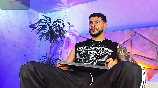 Snapshot of DickGriffith_ chatting on 6, 10, 2025 DickGriffith online show from 6, 10, 2025